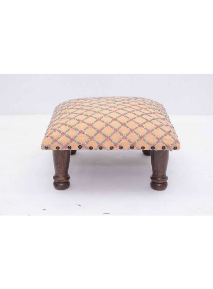 CREAMY BEAKER FOOT STOOL